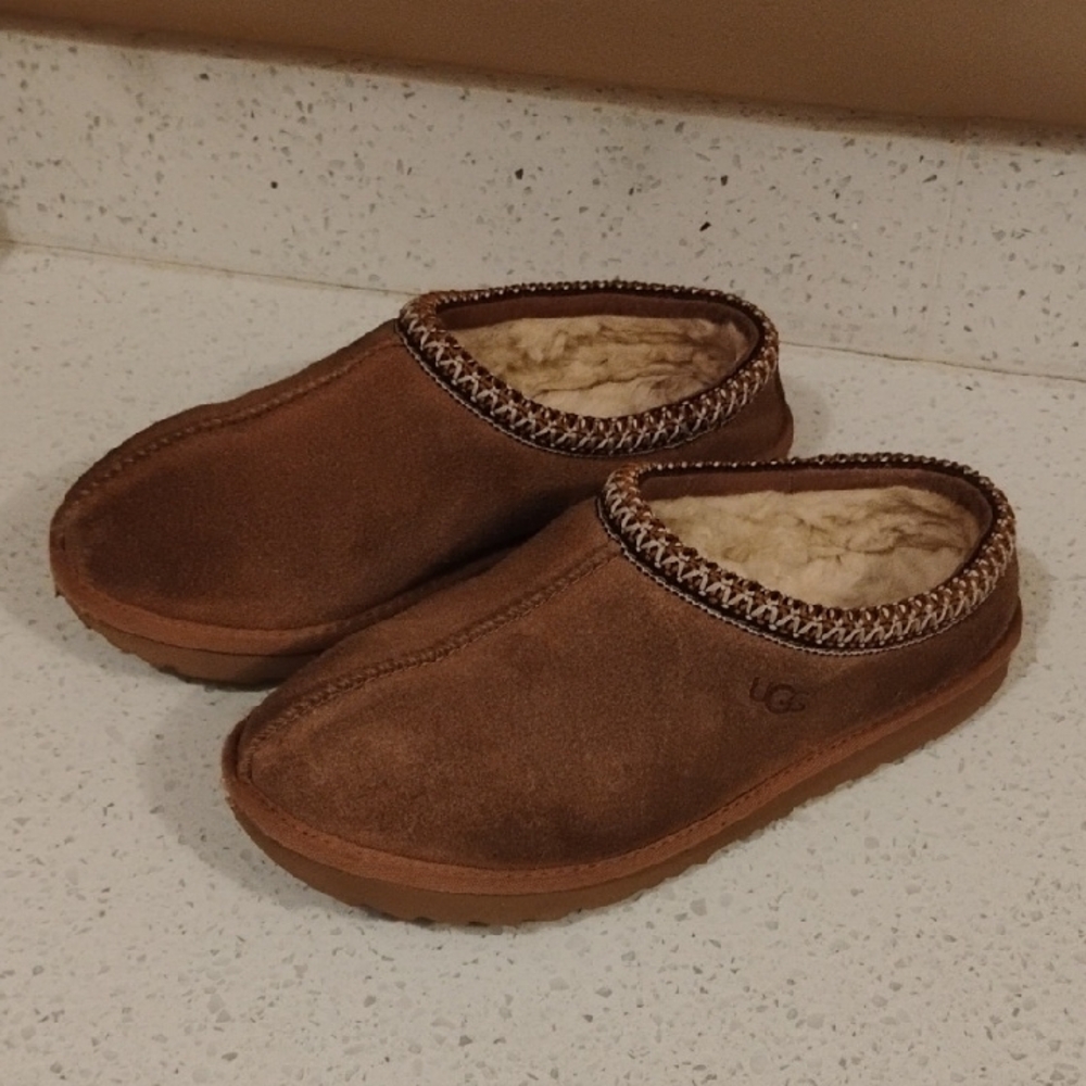 UGG Tasman  Unisex  Size L 8 Men 6